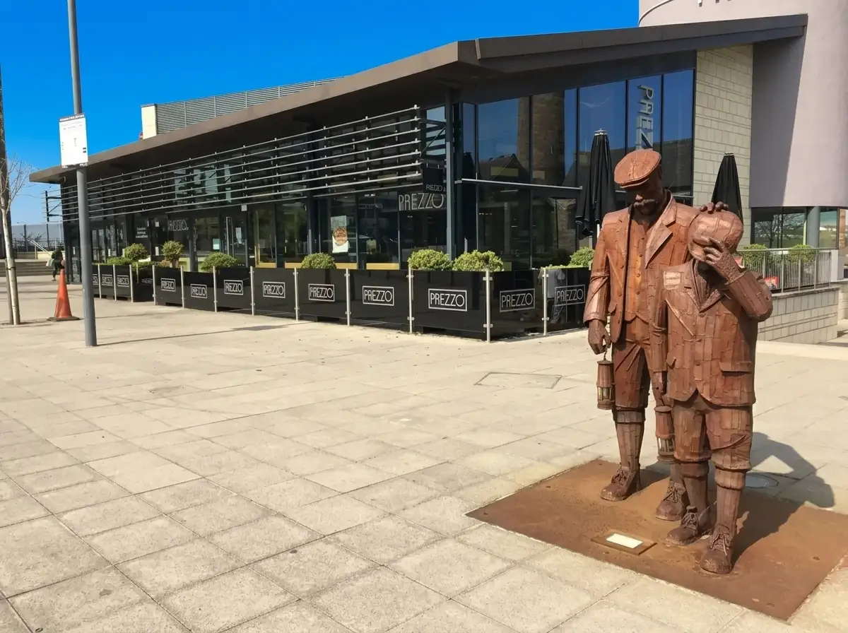 An image of a famous statue in Swadlincote.